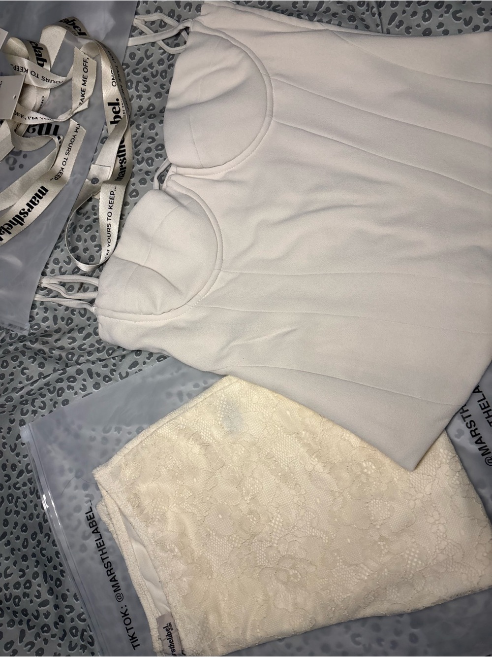MARSTHELABEL OFF WHITE CORSET & LACE CAPRIS SET